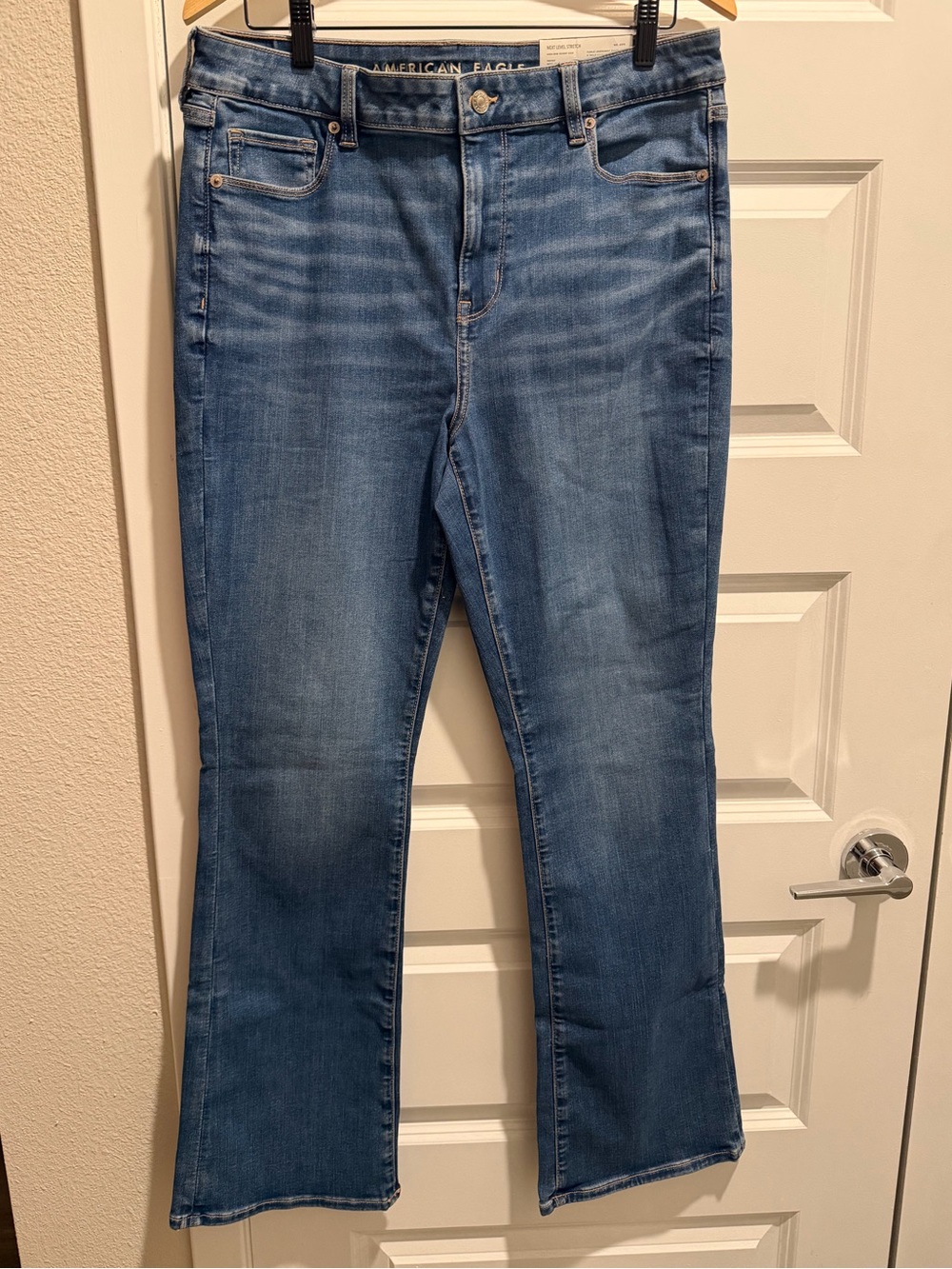 NWT Women’s American Eagle Skinny Kick Jeans, Sz. 16/33. Super nice!